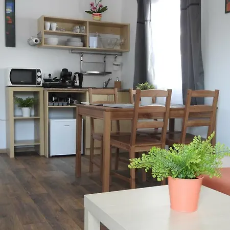 Akali Studio Балатонакали