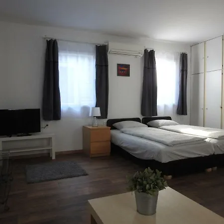 Akali Studio Балатонакали