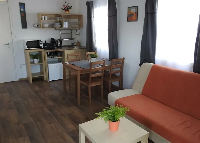 Akali Studio * Balatonakali